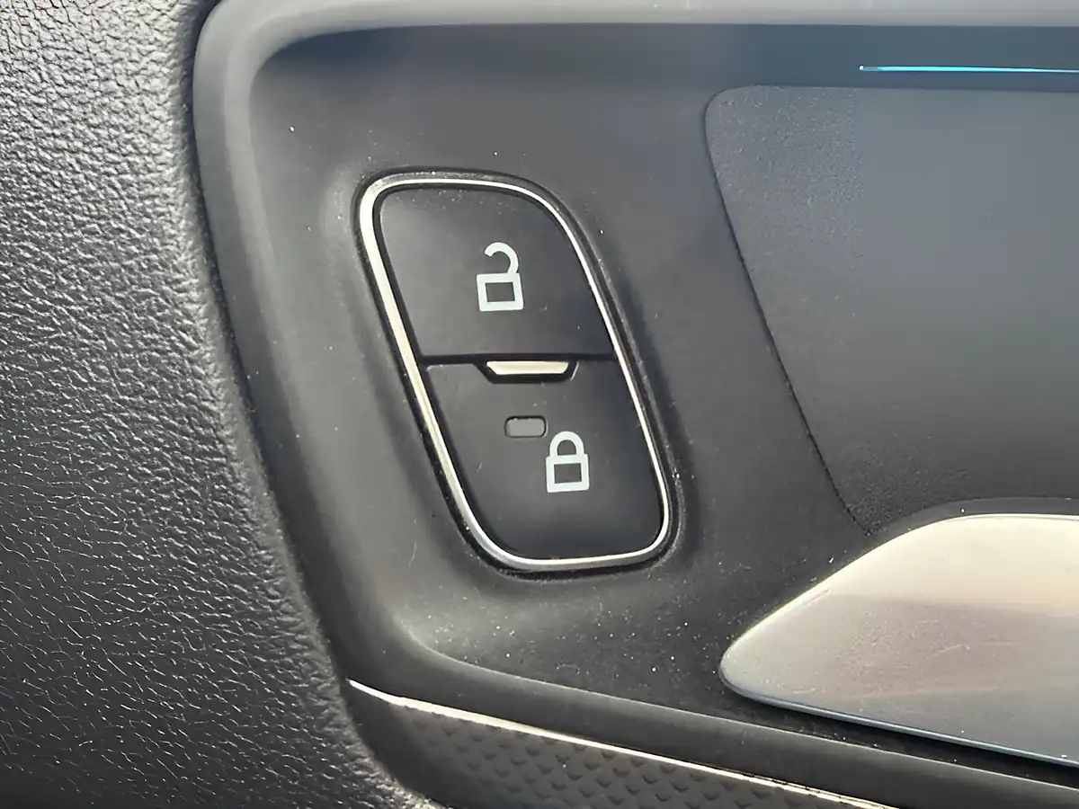 Used 2019 Ford Focus Titanium X White - Interior and Exterior details 16
