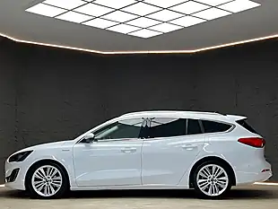Used 2019 Ford Focus Vignale Frozen White - Interior and Exterior details 10