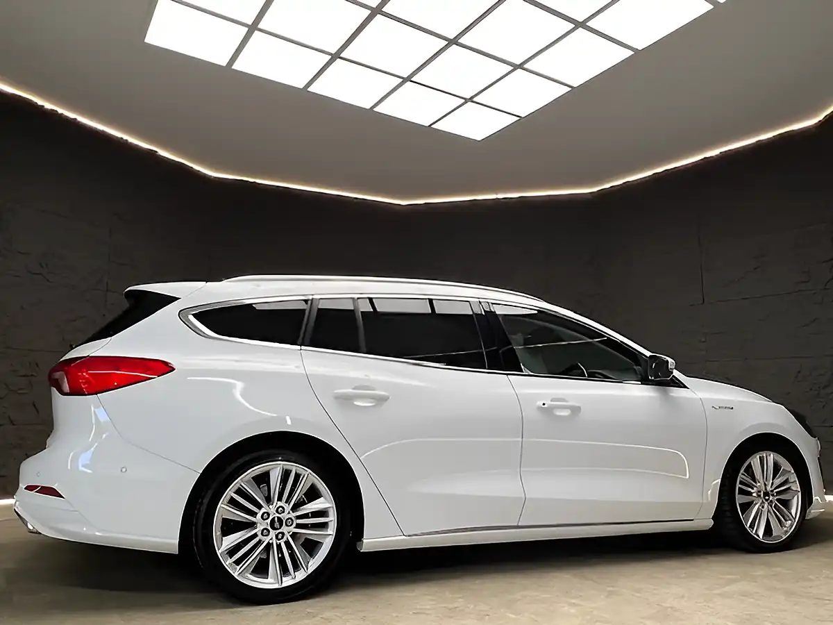 Used 2019 Ford Focus Vignale Frozen White - Interior and Exterior details 12