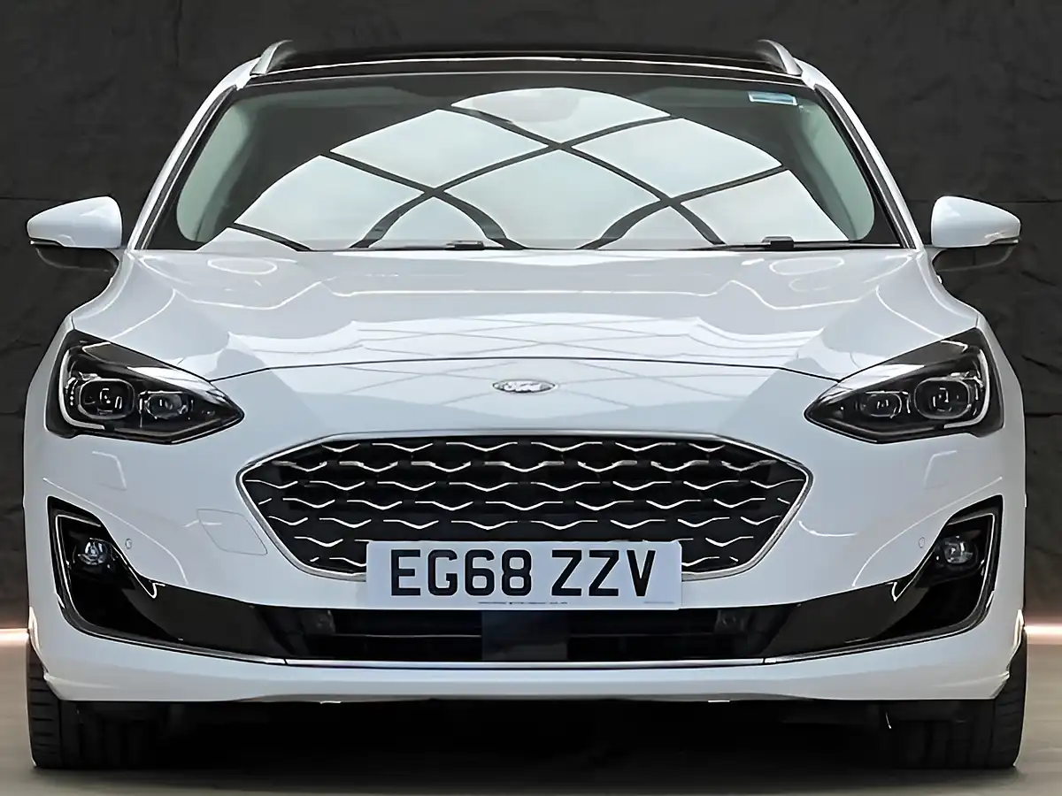 Used 2019 Ford Focus Vignale Frozen White - Interior and Exterior details 3