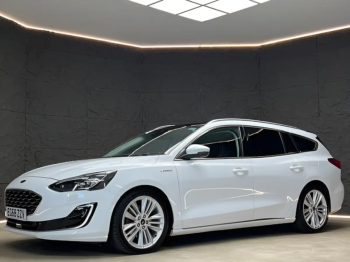 Used 2019 Ford Focus Vignale Frozen White - Interior and Exterior details 4