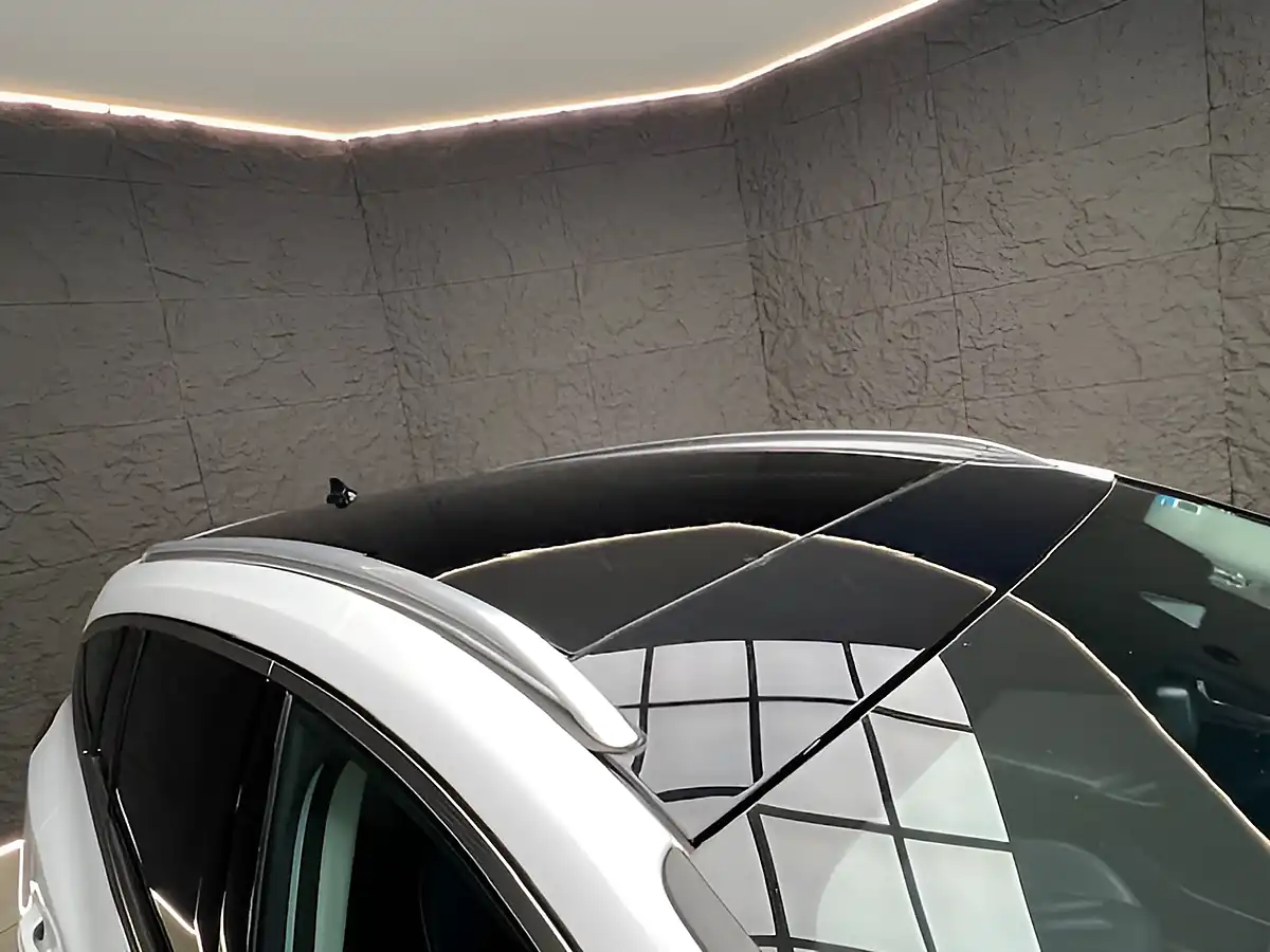 Used 2019 Ford Focus Vignale Frozen White - Interior and Exterior details 6