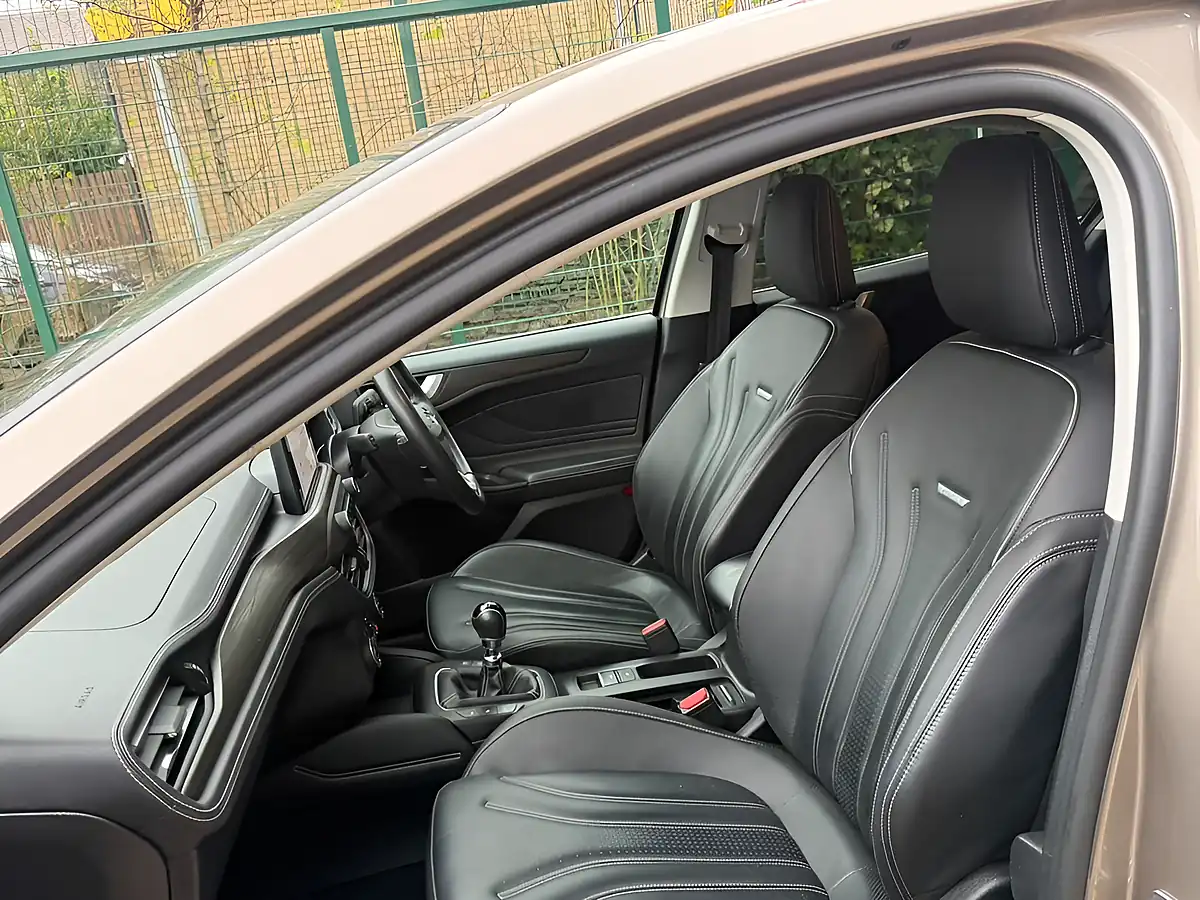 Used 2019 Ford Focus Vignale Silver - Interior and Exterior details 18