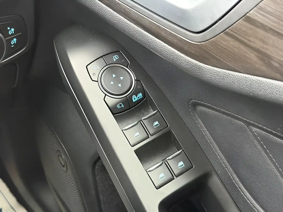 Used 2019 Ford Focus Vignale Silver - Interior and Exterior details 19