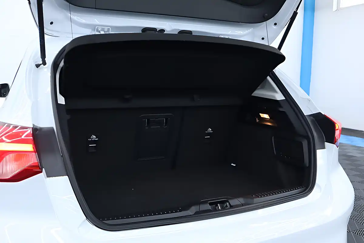Used 2019 Ford Focus Vignale White - Interior and Exterior details 11