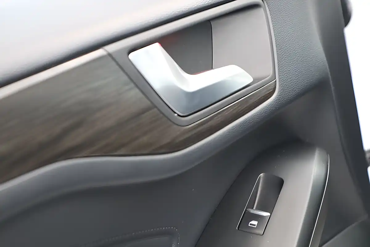 Used 2019 Ford Focus Vignale White - Interior and Exterior details 12