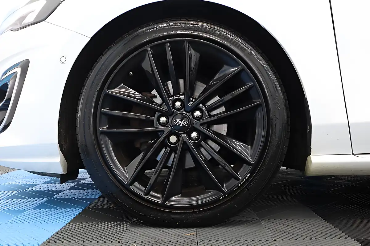 Used 2019 Ford Focus Vignale White - Interior and Exterior details 20