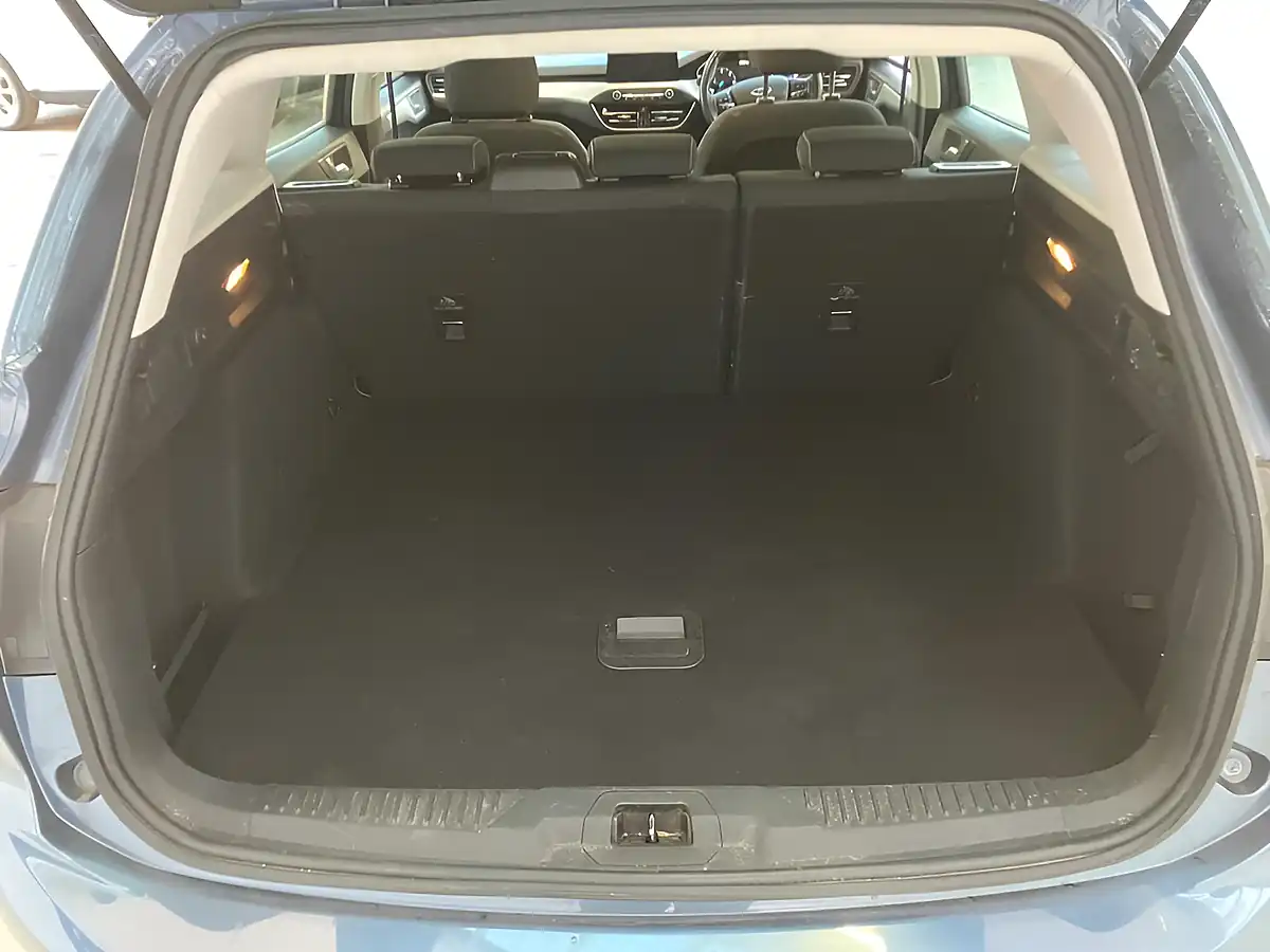 Used 2019 Ford Focus Zetec Blue - Interior and Exterior details 6