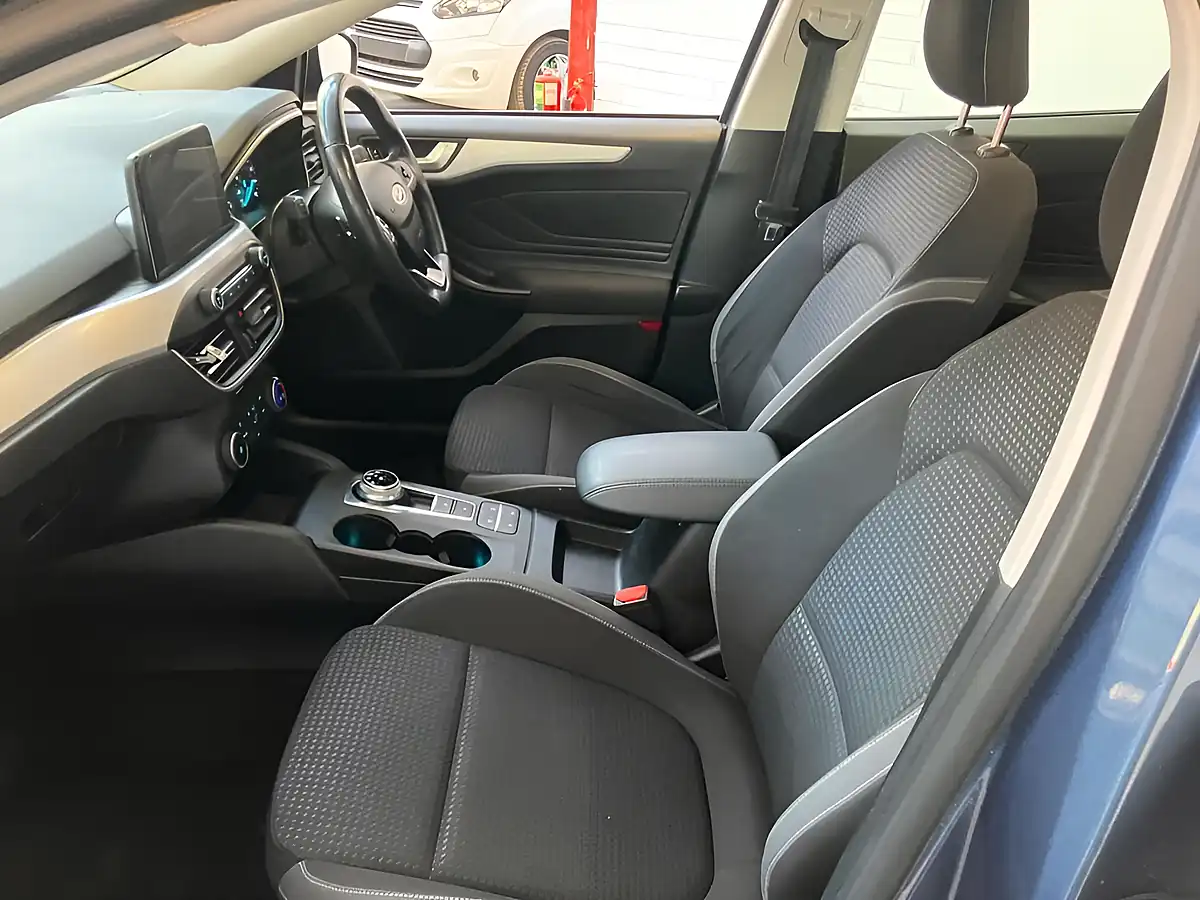 Used 2019 Ford Focus Zetec Blue - Interior and Exterior details 9