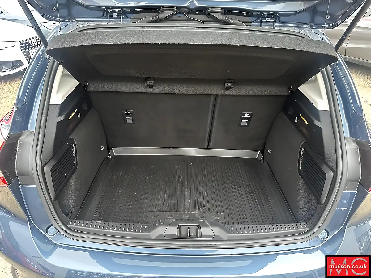 Used 2019 Ford Focus Zetec Blue - Interior and Exterior details 13