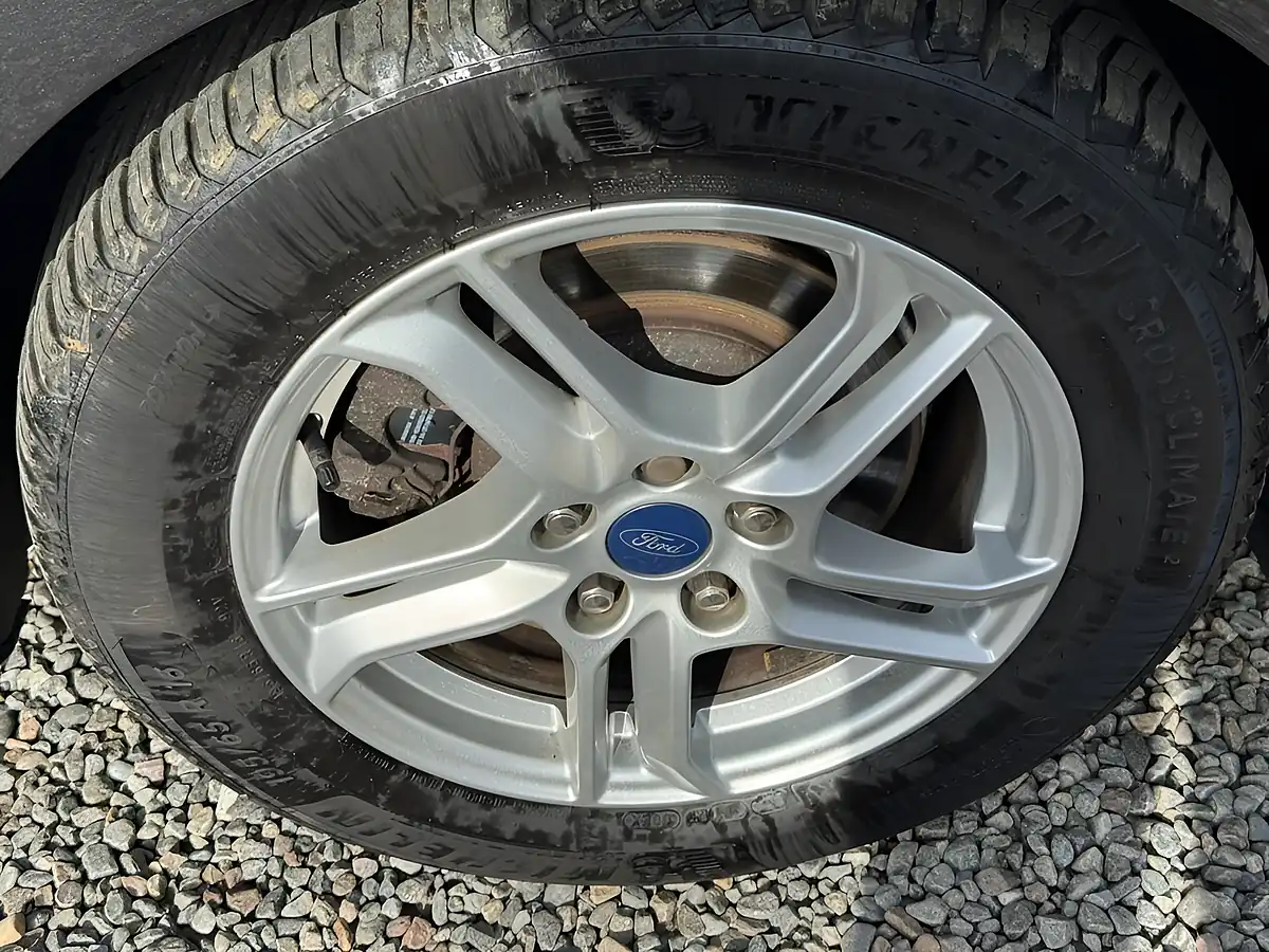 Used 2019 Ford Focus Zetec Grey - Interior and Exterior details 15