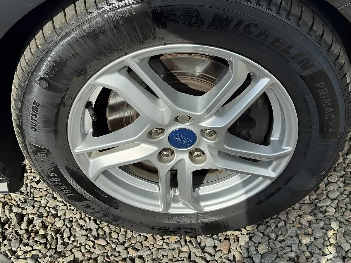 Used 2019 Ford Focus Zetec Grey - Interior and Exterior details 16