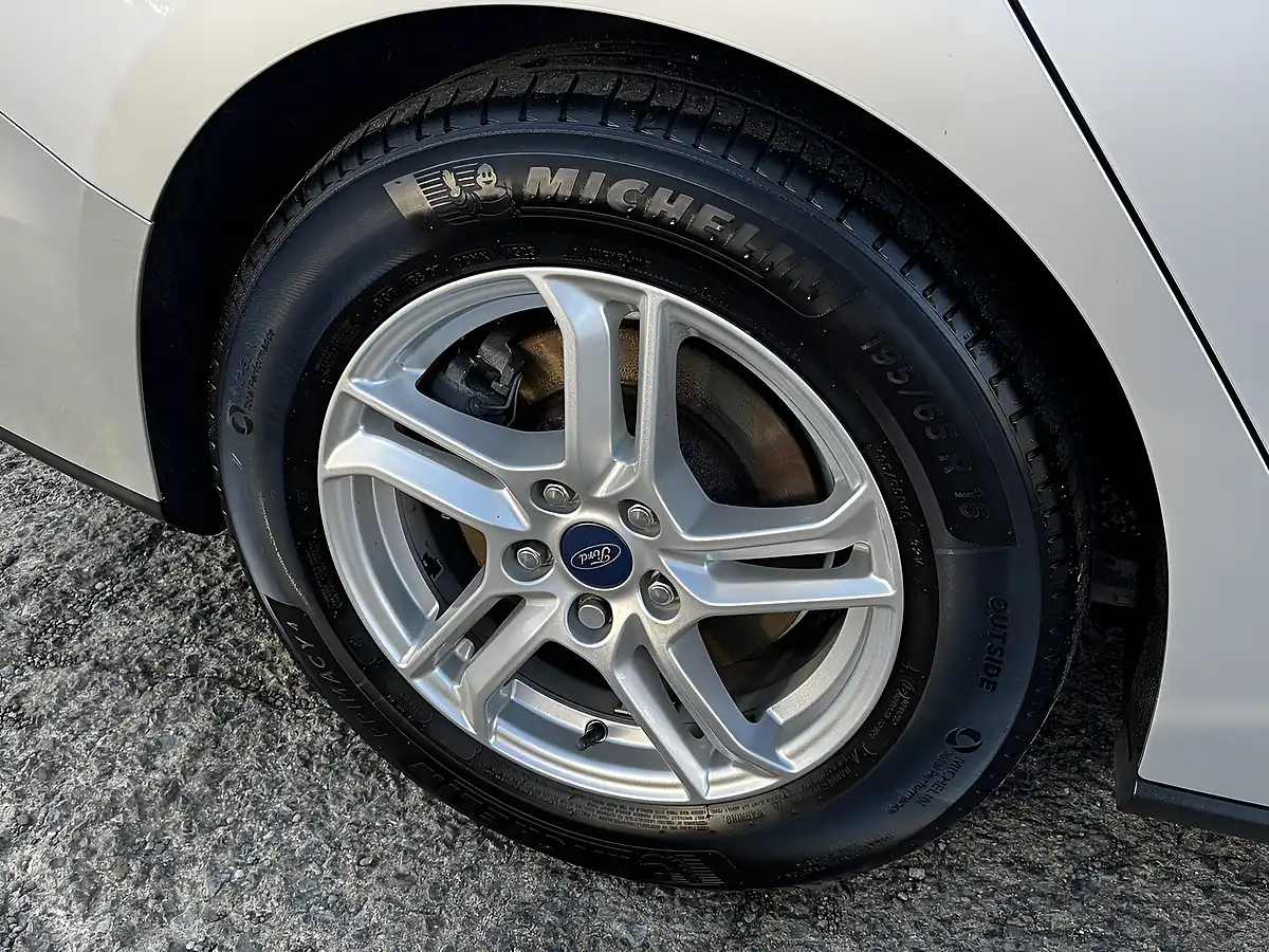 Used 2019 Ford Focus Zetec Grey Metallic - Interior and Exterior details 19