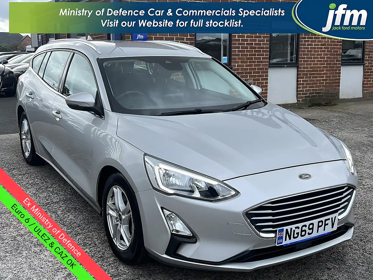 Used 2019 Ford Focus Zetec Moondust Silver - Front View