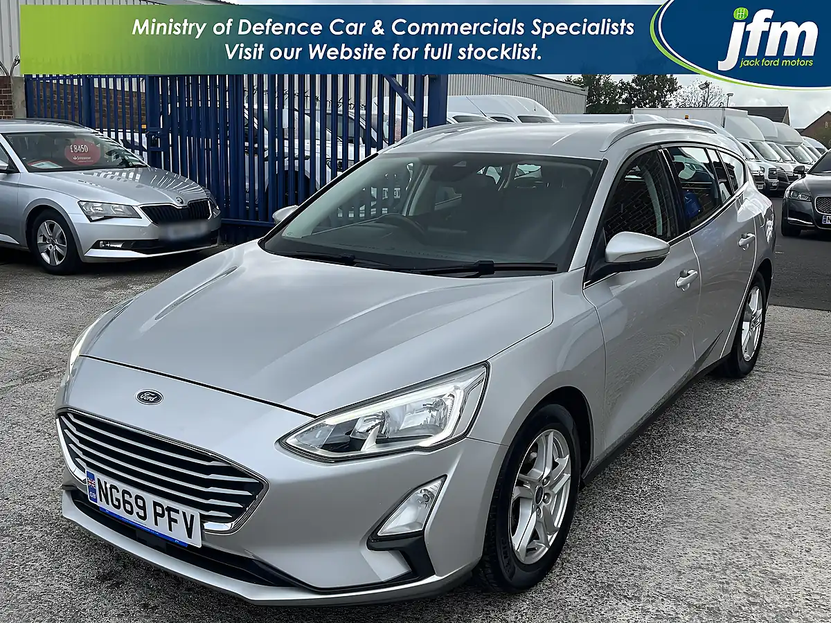 Used 2019 Ford Focus Zetec Moondust Silver - Interior and Exterior details 10