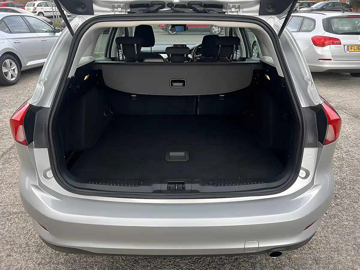 Used 2019 Ford Focus Zetec Moondust Silver - Interior and Exterior details 16