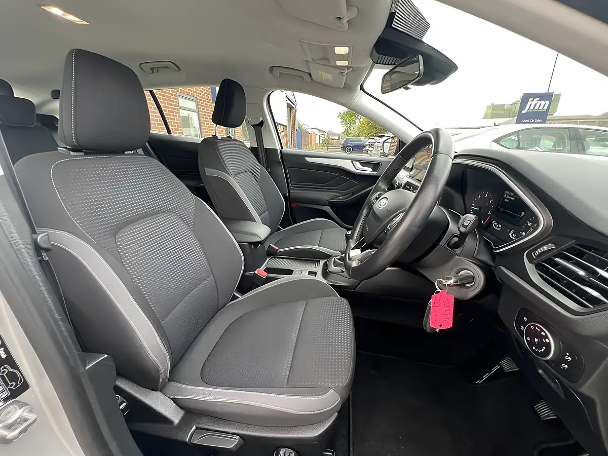 Used 2019 Ford Focus Zetec Moondust Silver - Interior and Exterior details 3