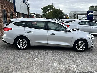 Used 2019 Ford Focus Zetec Moondust Silver - Interior and Exterior details 5