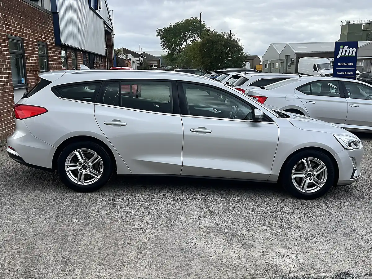 Used 2019 Ford Focus Zetec Moondust Silver - Interior and Exterior details 5