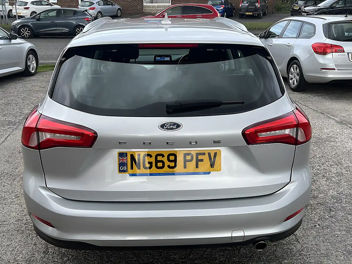 Used 2019 Ford Focus Zetec Moondust Silver - Interior and Exterior details 7