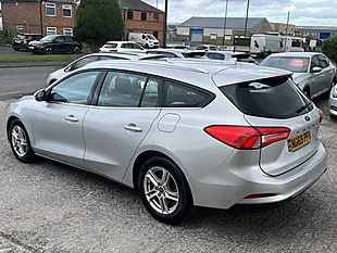 Used 2019 Ford Focus Zetec Moondust Silver - Interior and Exterior details 8