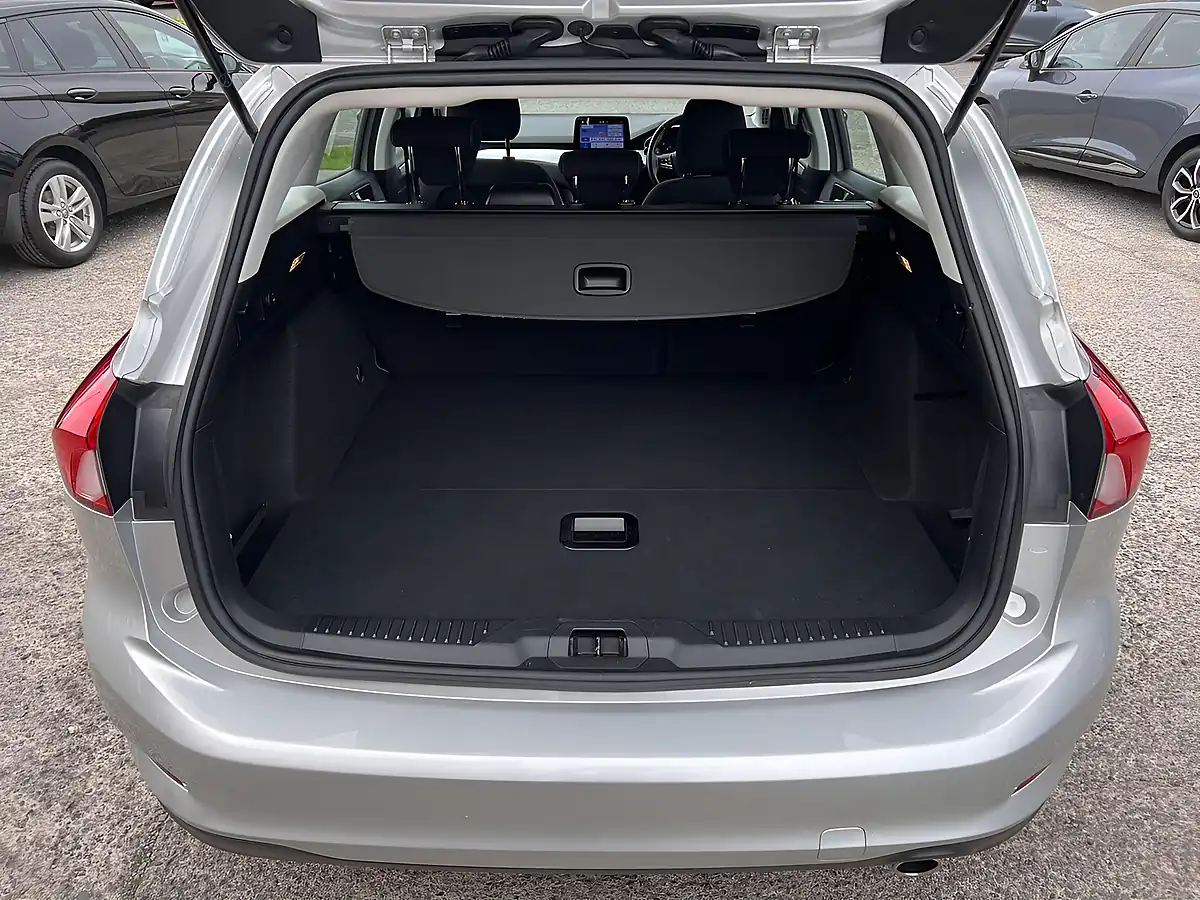 Used 2019 Ford Focus Zetec Moondust Silver Met - Interior and Exterior details 19