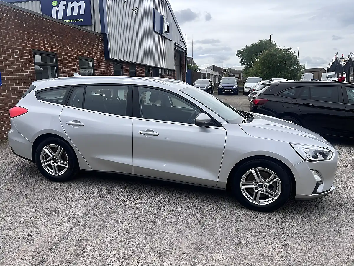 Used 2019 Ford Focus Zetec Moondust Silver Met - Interior and Exterior details 5