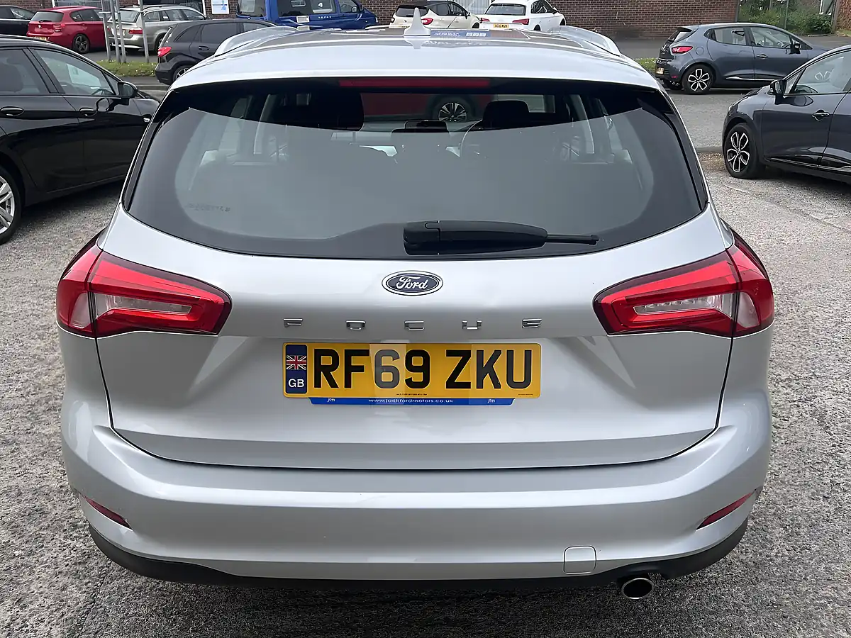 Used 2019 Ford Focus Zetec Moondust Silver Met - Interior and Exterior details 7