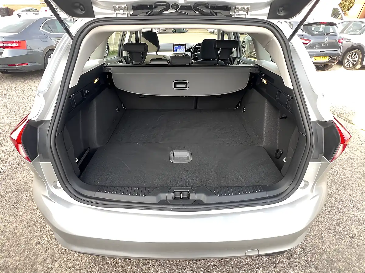 Used 2019 Ford Focus Zetec Moondust Silver Metallic - Interior and Exterior details 17
