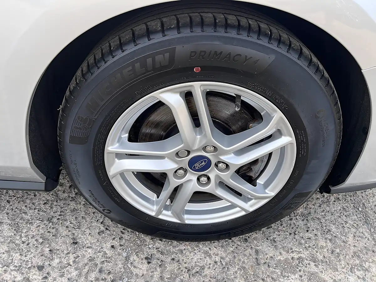 Used 2019 Ford Focus Zetec Moondust Silver Metallic - Interior and Exterior details 19