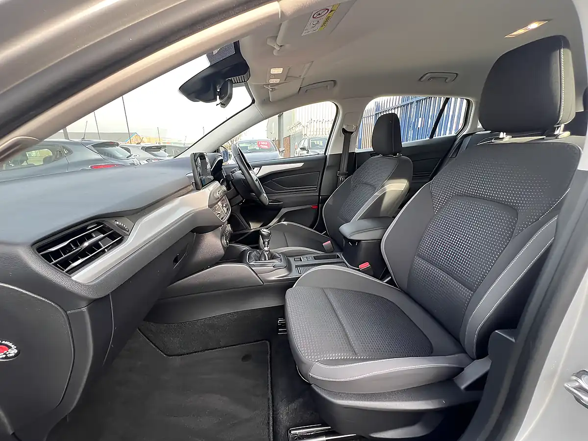 Used 2019 Ford Focus Zetec Moondust Silver Metallic - Interior and Exterior details 3
