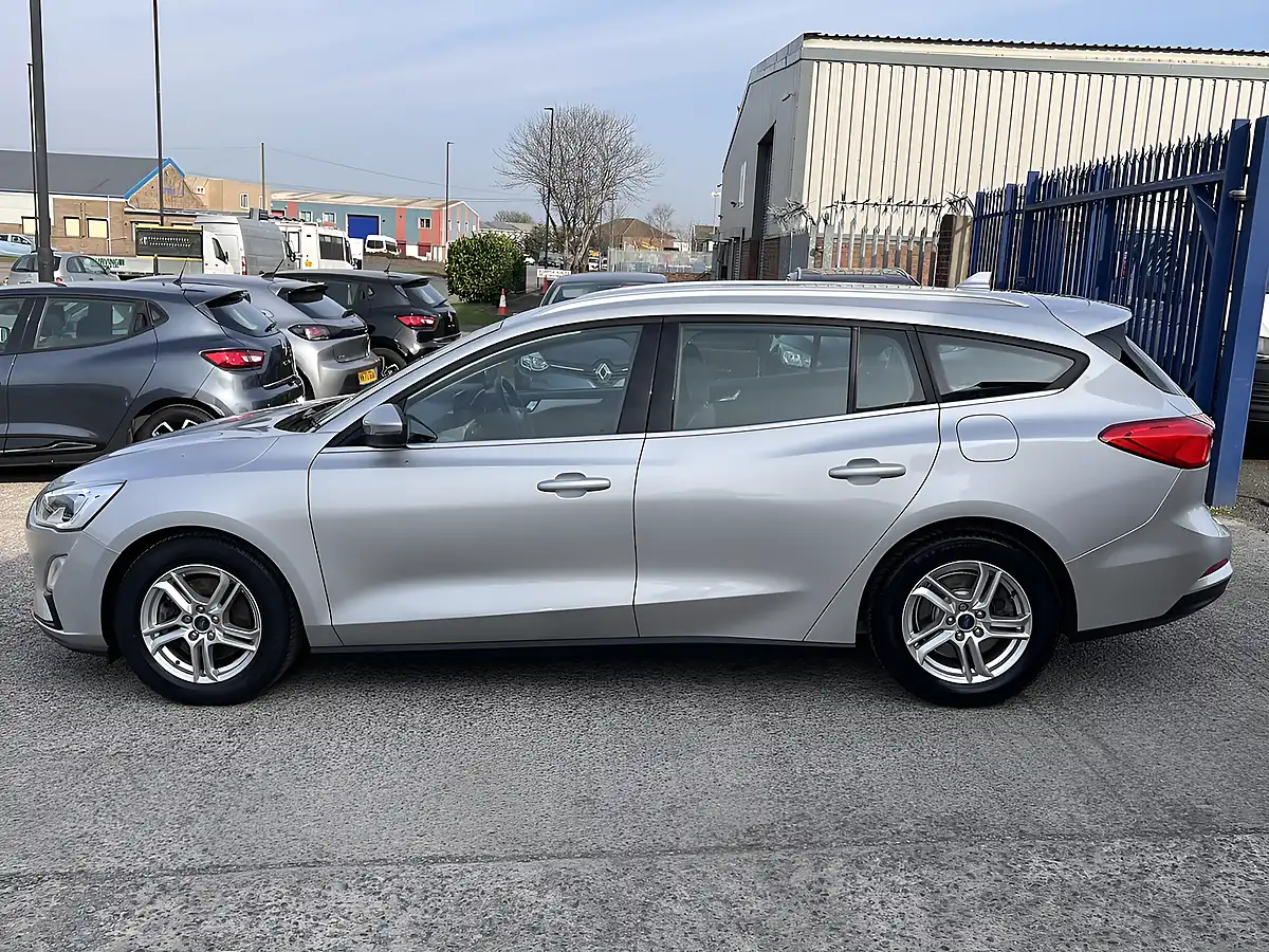 Used 2019 Ford Focus Zetec Moondust Silver Metallic - Interior and Exterior details 9