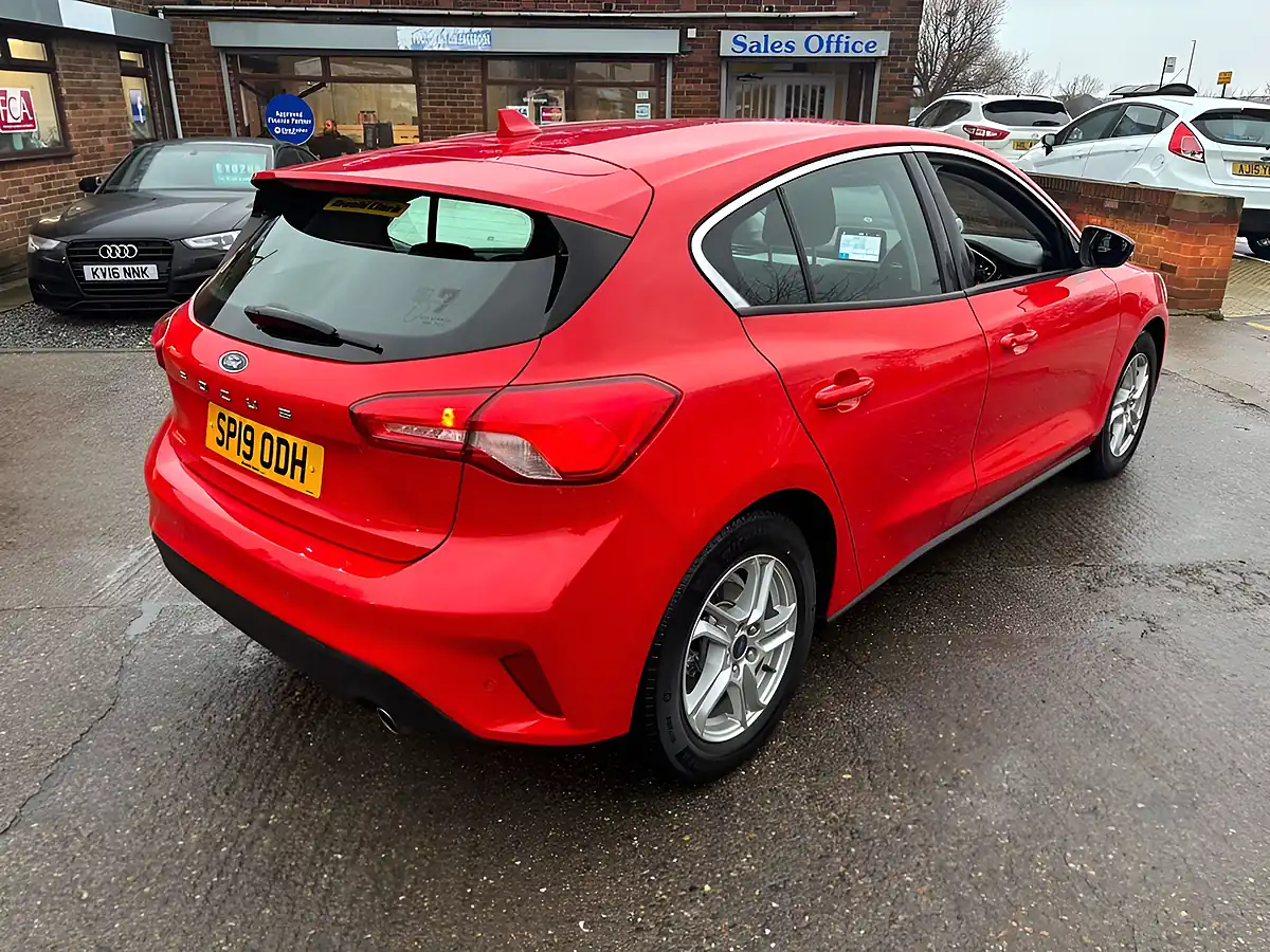 Used 2019 Ford Focus Zetec Red - Interior and Exterior details 10