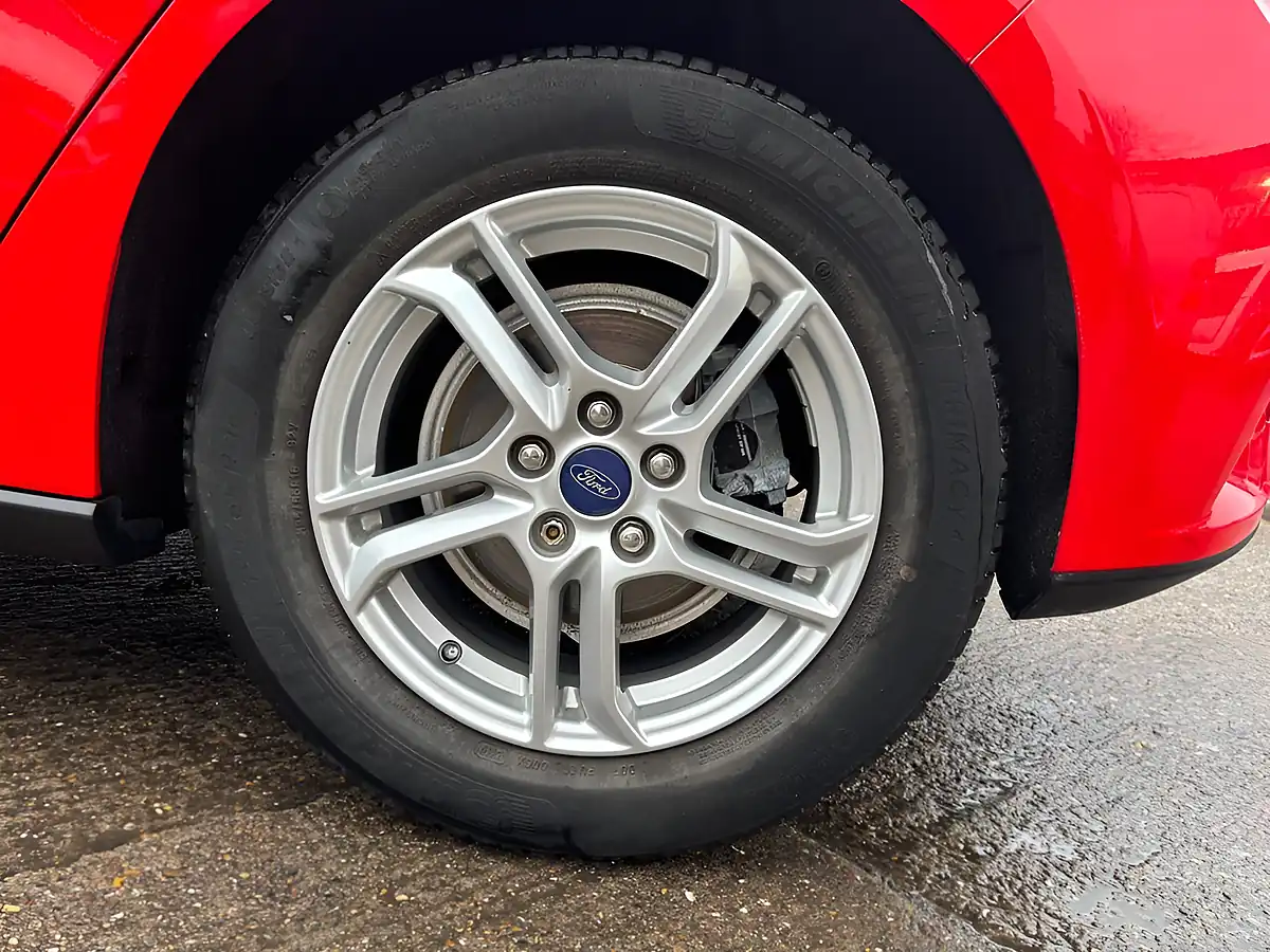 Used 2019 Ford Focus Zetec Red - Interior and Exterior details 7