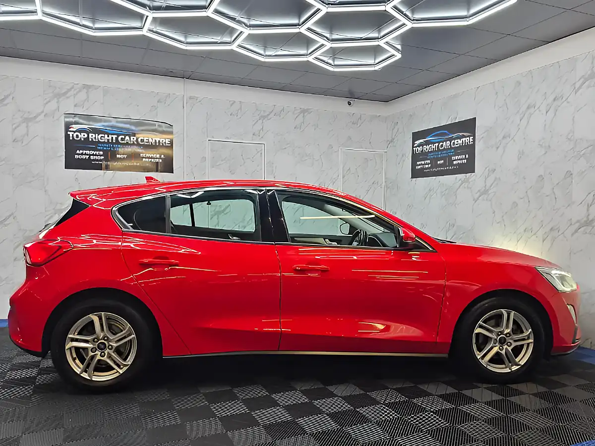 Used 2019 Ford Focus Zetec Red - Interior and Exterior details 7