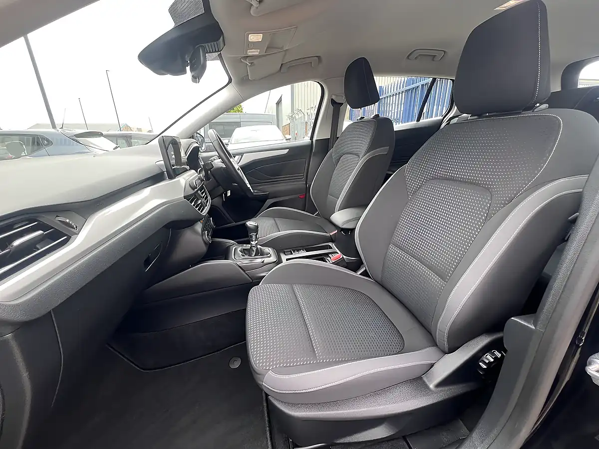 Used 2019 Ford Focus Zetec Shadow Black Mica - Interior and Exterior details 17