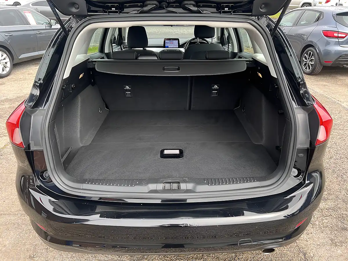 Used 2019 Ford Focus Zetec Shadow Black Mica - Interior and Exterior details 20