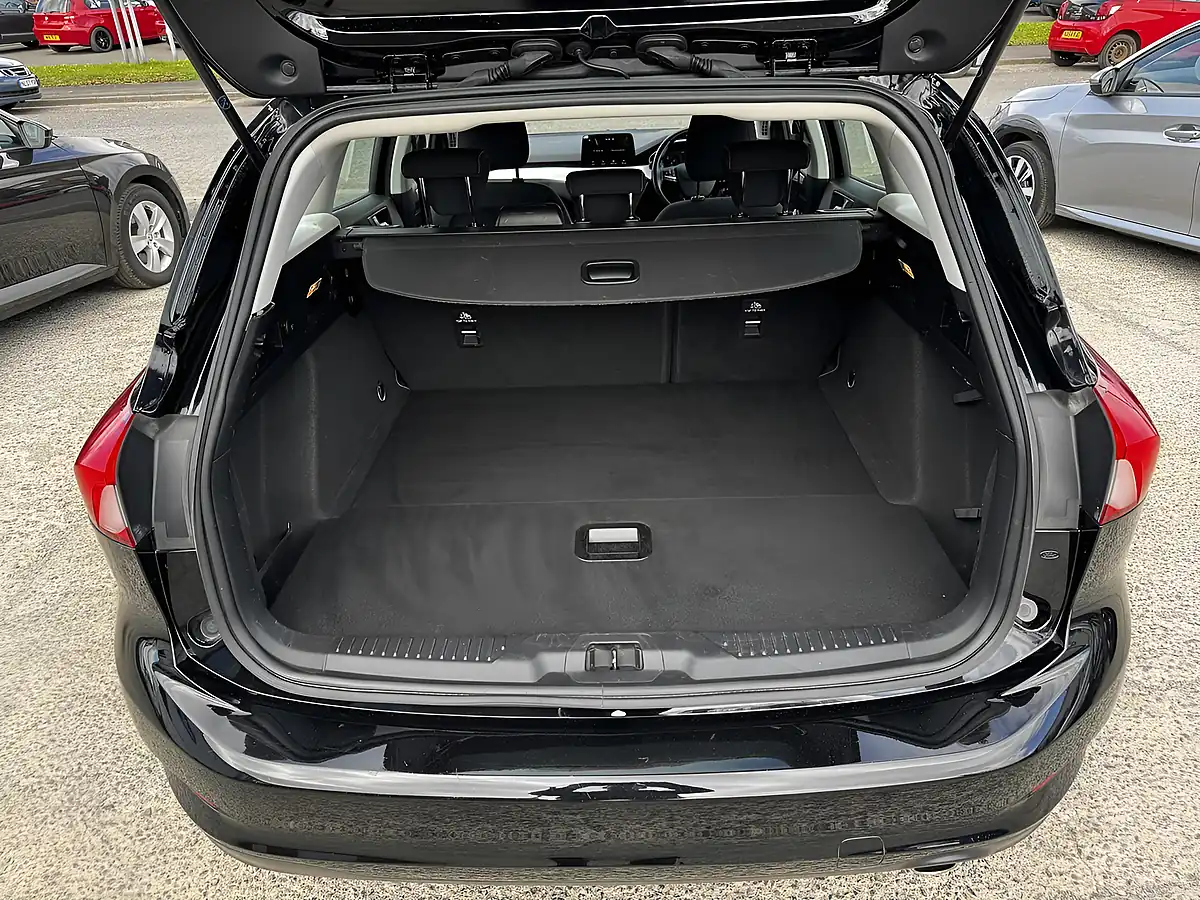 Used 2019 Ford Focus Zetec Shadow Black Mica - Interior and Exterior details 17