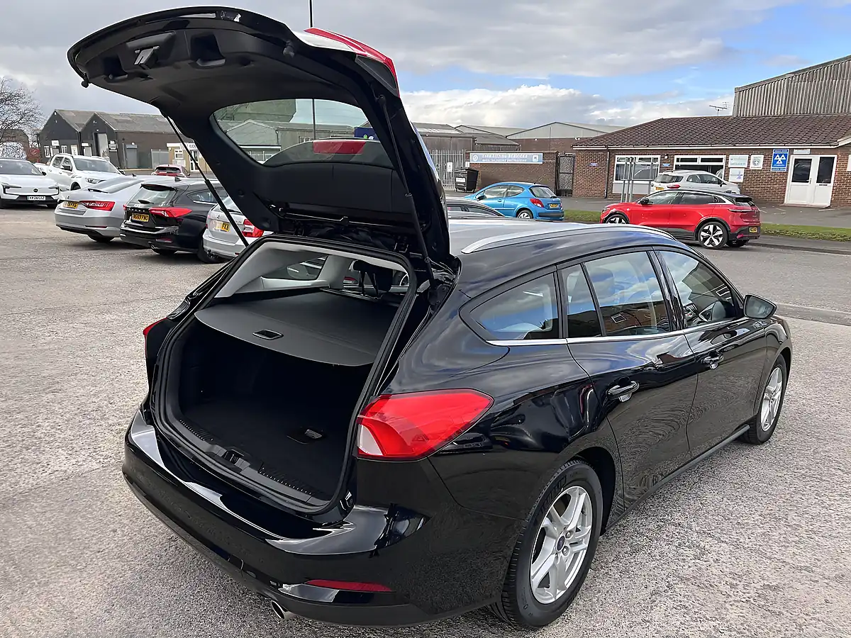 Used 2019 Ford Focus Zetec Shadow Black Mica - Interior and Exterior details 20