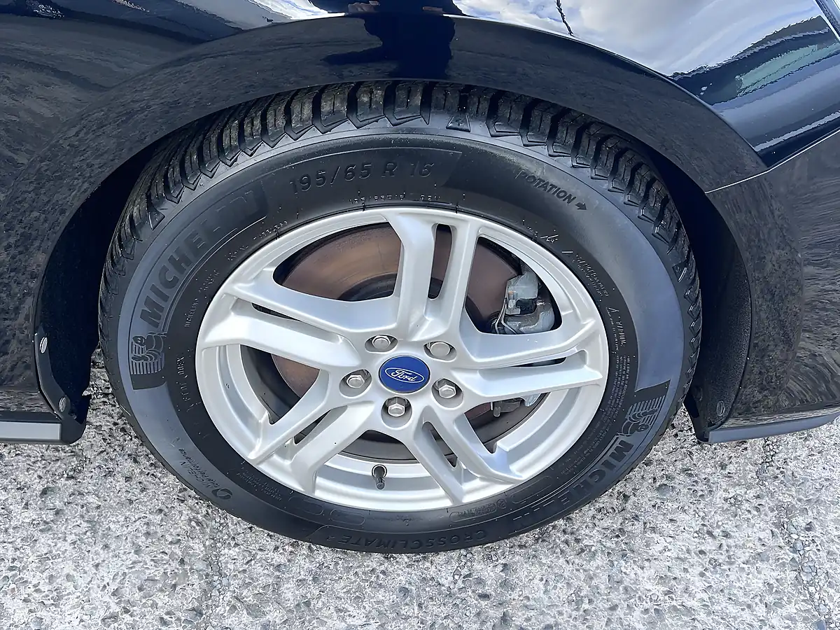Used 2019 Ford Focus Zetec Shadow Black Mica Met - Interior and Exterior details 18