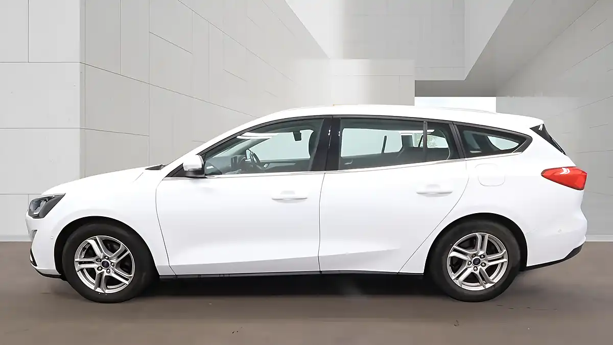 Used 2019 Ford Focus Zetec White - Interior and Exterior details 4
