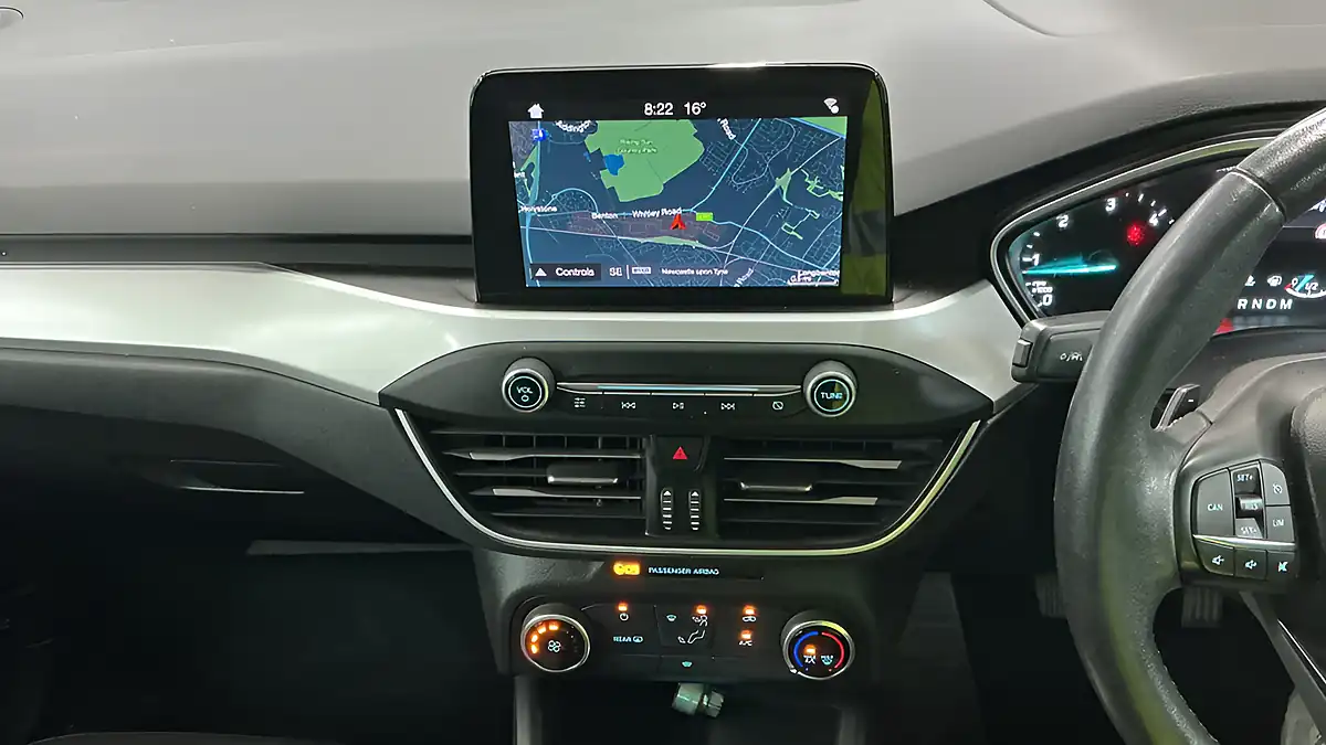 Used 2019 Ford Focus Zetec White - Interior and Exterior details 8
