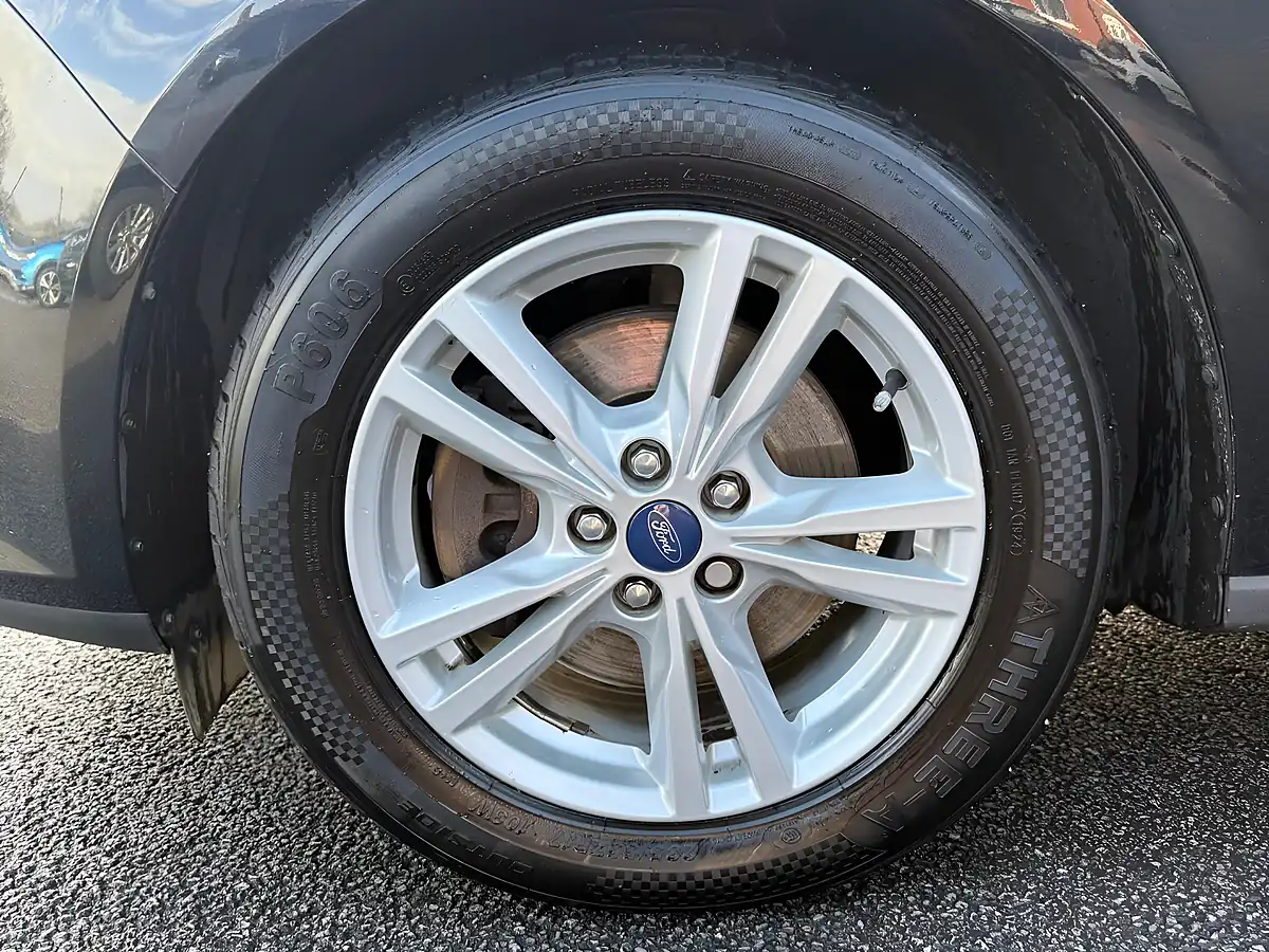Used 2019 Ford Galaxy Titanium Black - Interior and Exterior details 9