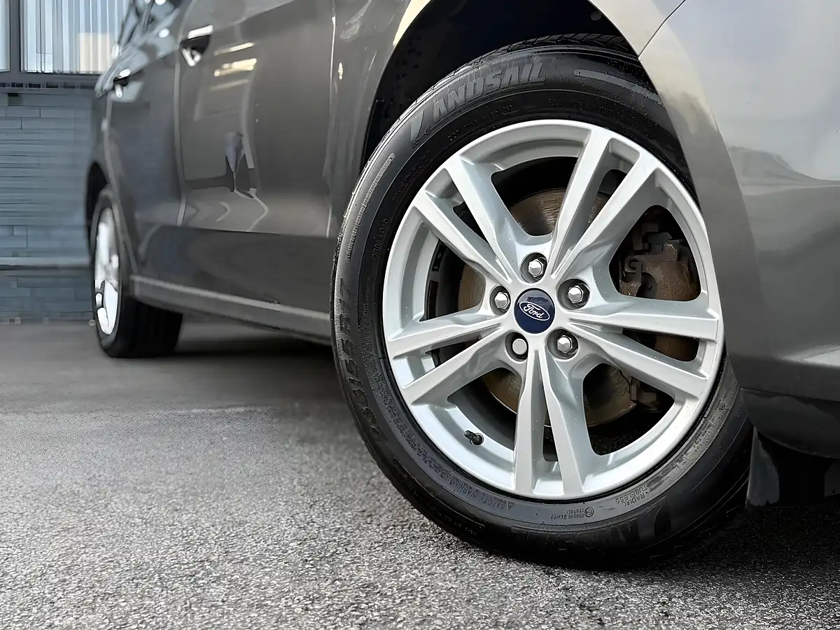 Used 2019 Ford Galaxy Titanium Grey - Interior and Exterior details 5