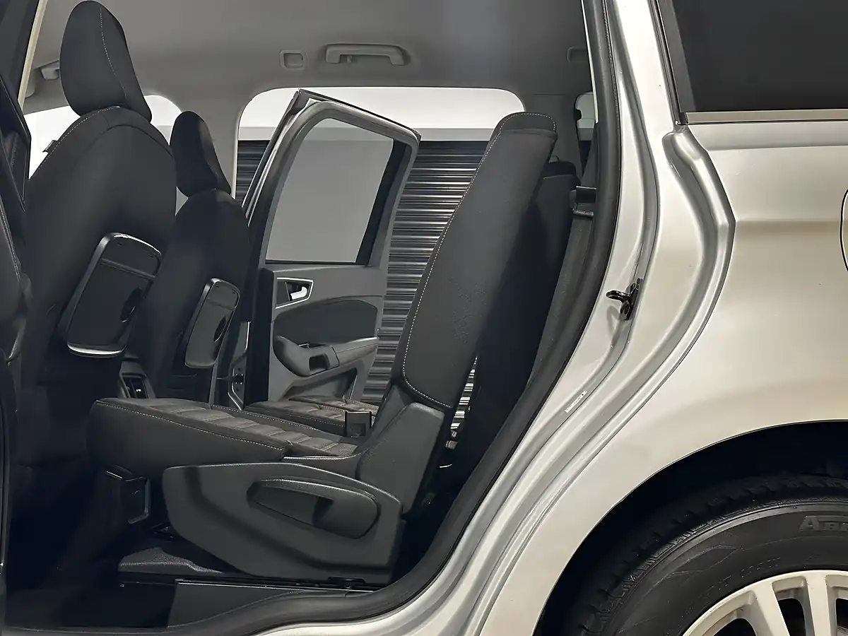 Used 2019 Ford Galaxy Titanium Moondust Silver - Interior and Exterior details 12