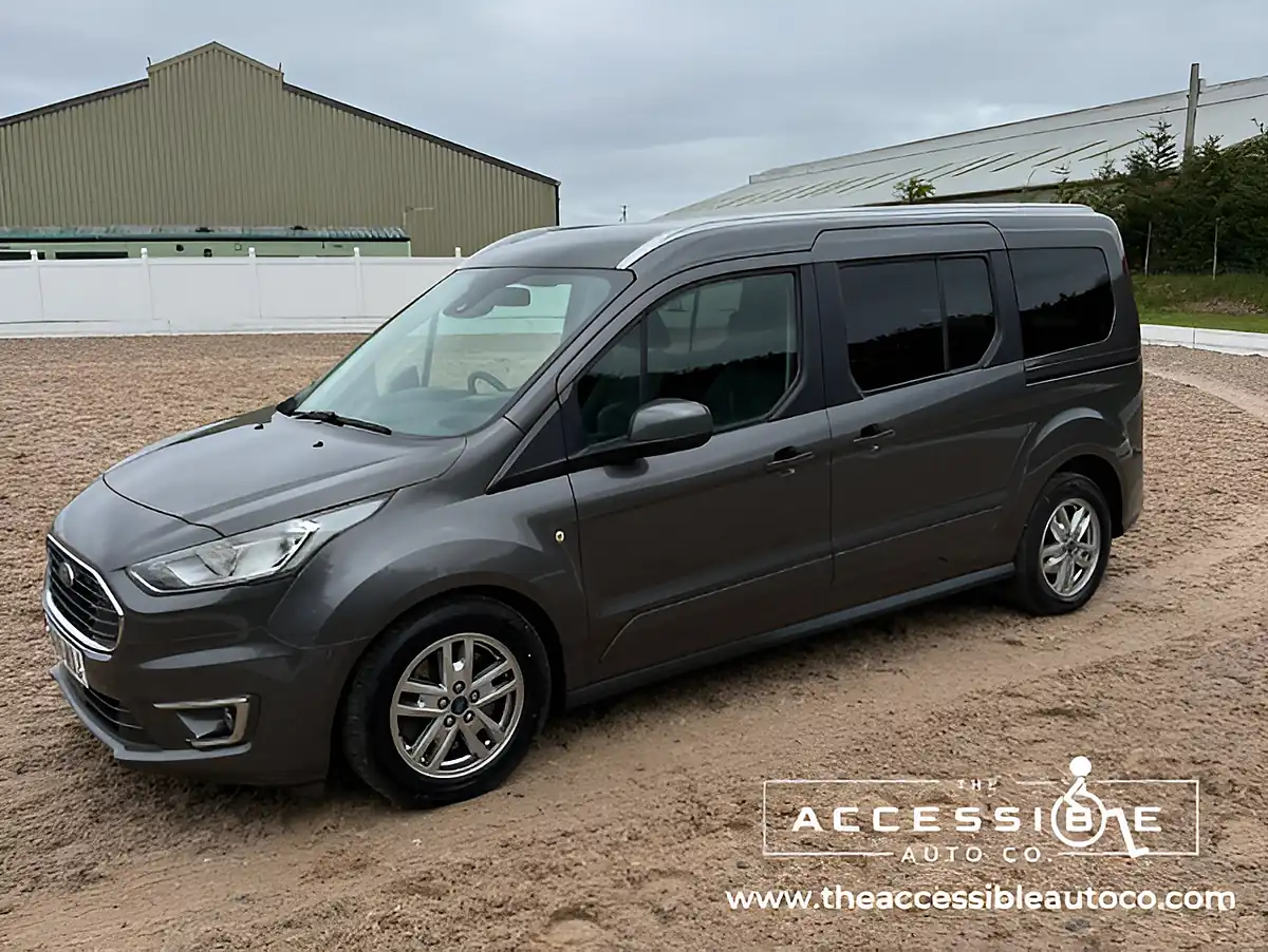 Used 2019 Ford Grand Tourneo Connect Titanium Grey - Interior and Exterior details 2