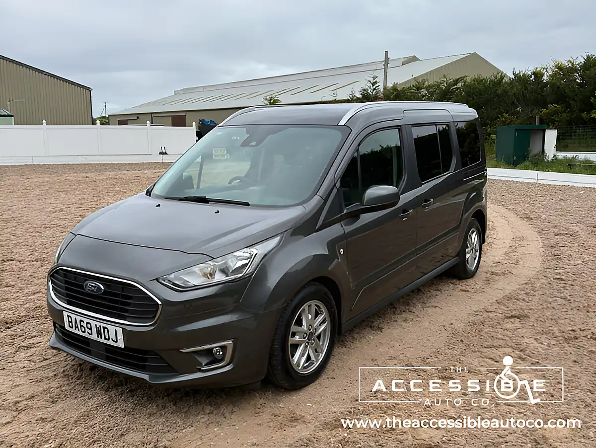 Used 2019 Ford Grand Tourneo Connect Titanium Grey - Interior and Exterior details 4
