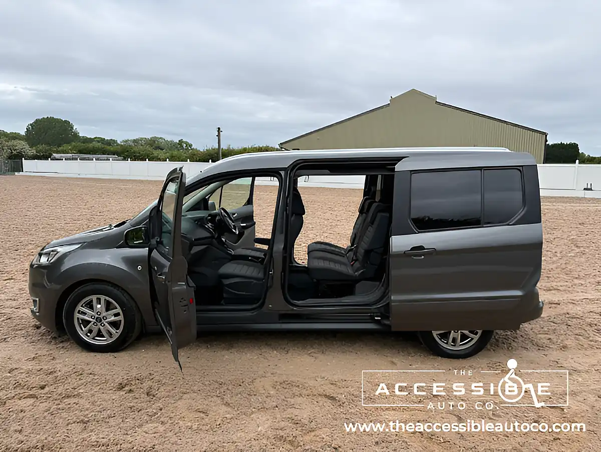 Used 2019 Ford Grand Tourneo Connect Titanium Grey - Interior and Exterior details 5
