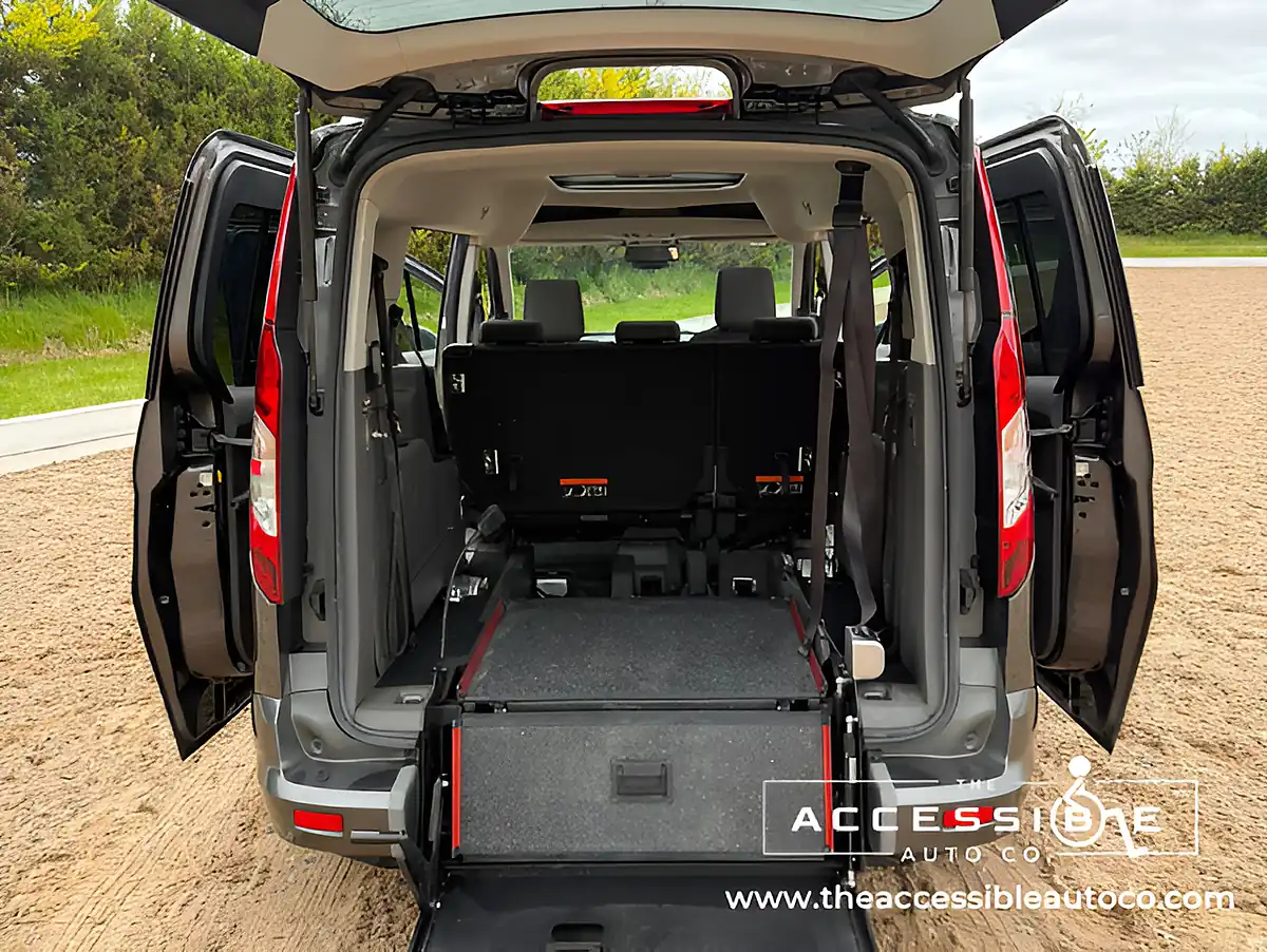 Used 2019 Ford Grand Tourneo Connect Titanium Grey - Interior and Exterior details 8