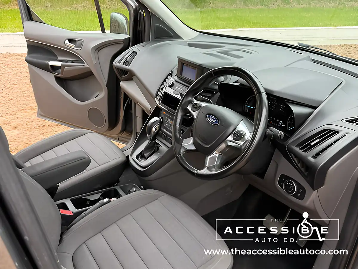 Used 2019 Ford Grand Tourneo Connect Titanium Grey - Interior and Exterior details 10
